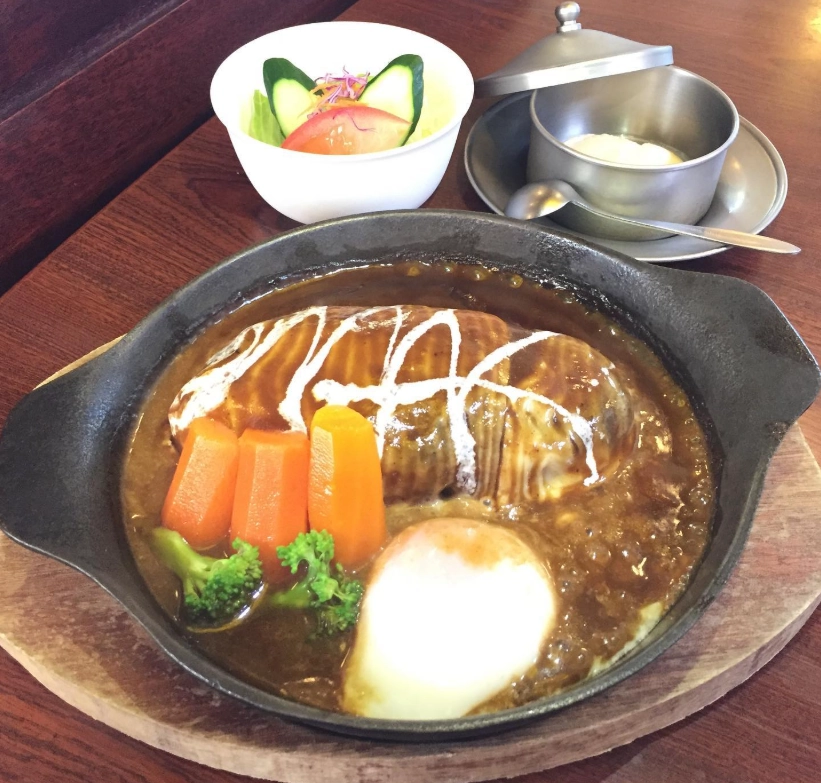 「グリル松」の「鉄板焼きハンバーグ」