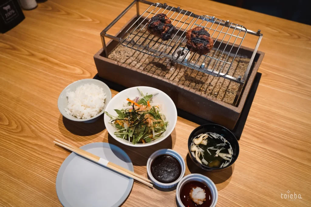 牛100%の「牛ハンバーグ」定食
