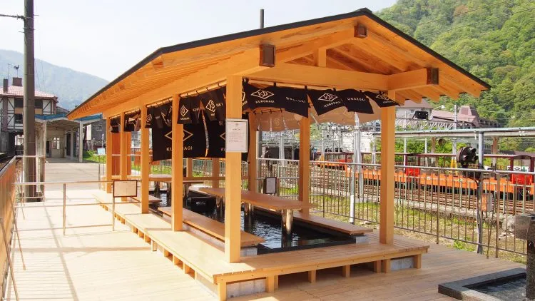 駅の足湯 くろなぎの外観